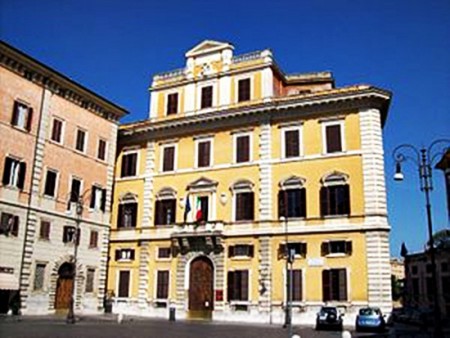 PIAZZA BORGHESE - THE SQUARE IS BETWEEN VIA DI RIPETTA AND VIA FONTANELLA BORGHESE